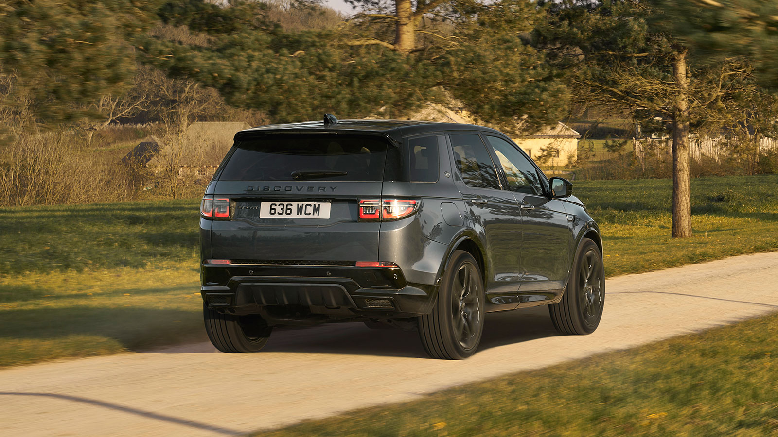 Αναβαθμισμένο με νέα οθόνη αφής το Land Rover Discovery Sport